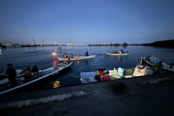 浜名湖えびすき漁の極漁丸の出船の様子